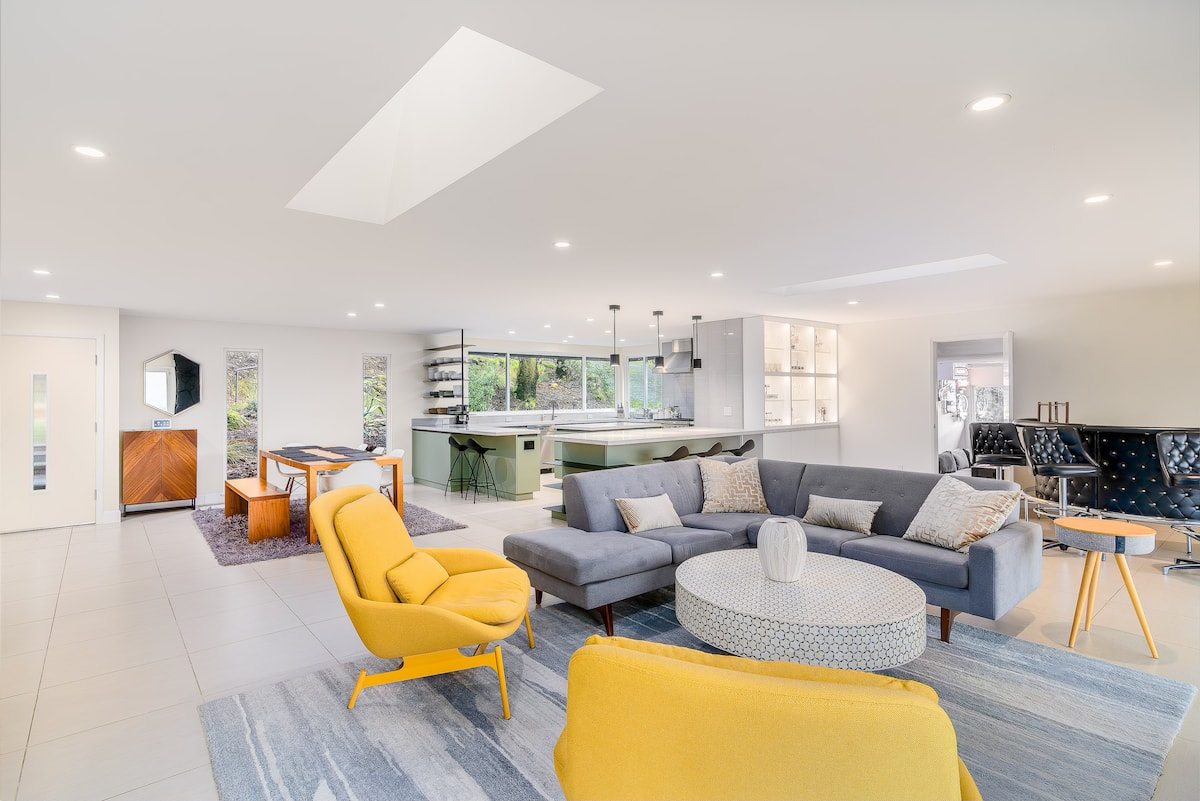 Luxury home exterior or view